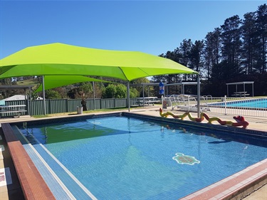 Uralla Swimming Pool - Kids pool under shade sail