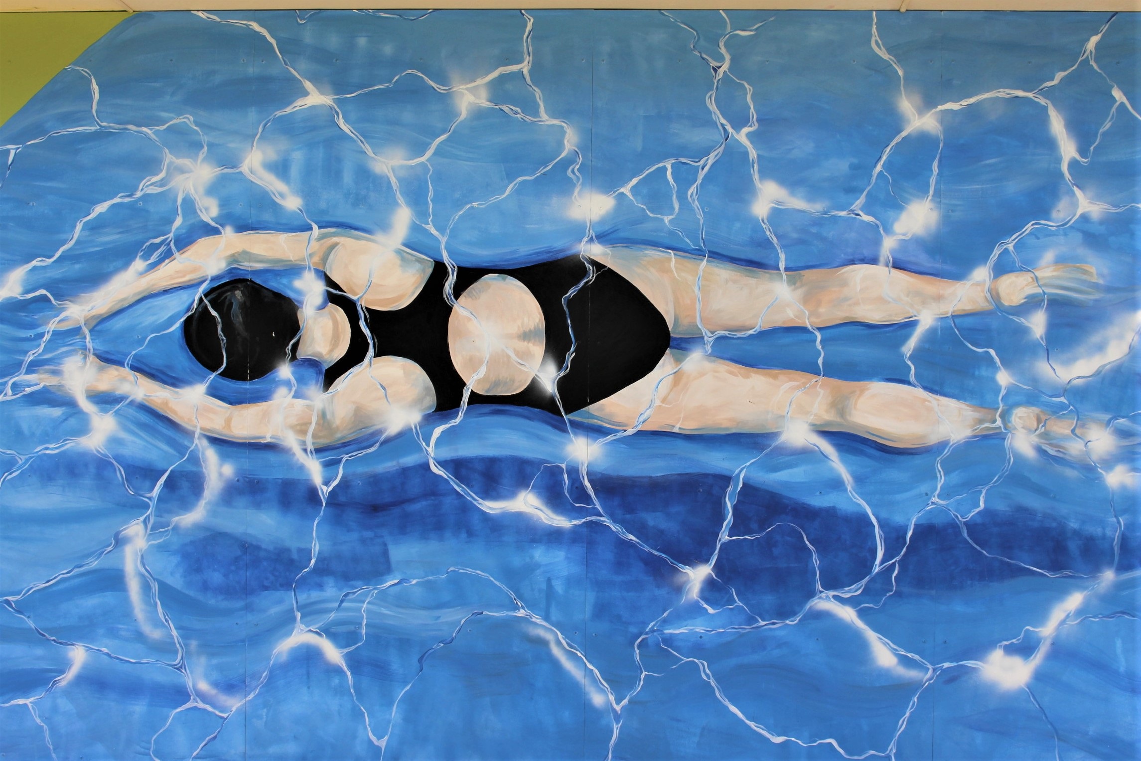 Mural at front of pool.JPG