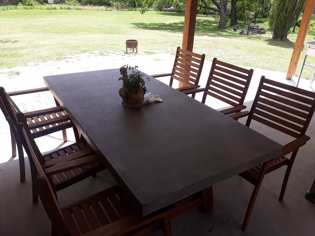 queen-street-caravan-park-camp-kitchen-dining.jpg