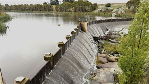 Kentucky Creek Dam overflowing - pic 1 resized.jpg